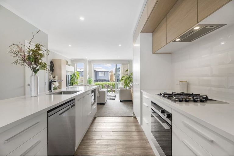 Photo of property in 75 Karepiro Drive, Stanmore Bay, Whangaparaoa, 0932