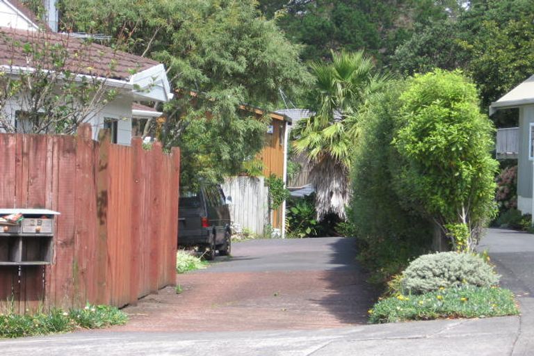 Photo of property in 1/2a Park Rise, Campbells Bay, Auckland, 0630