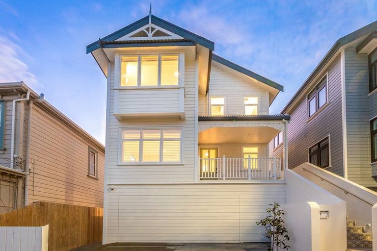Photo of property in 57 Roxburgh Street, Mount Victoria, Wellington, 6011