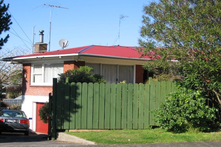 Photo of property in 3 Halberg Street, Papakura, 2110