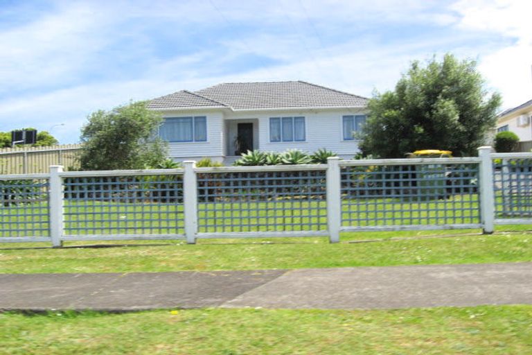 Photo of property in 35 Miller Road, Mangere Bridge, Auckland, 2022