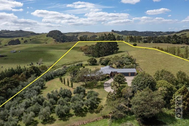 Photo of property in 1226 State Highway 16, Waimauku, 0883