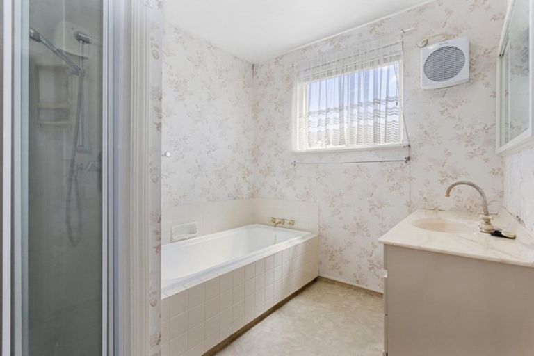 Photo of property in 10 Dunrobin Place, Avonhead, Christchurch, 8042