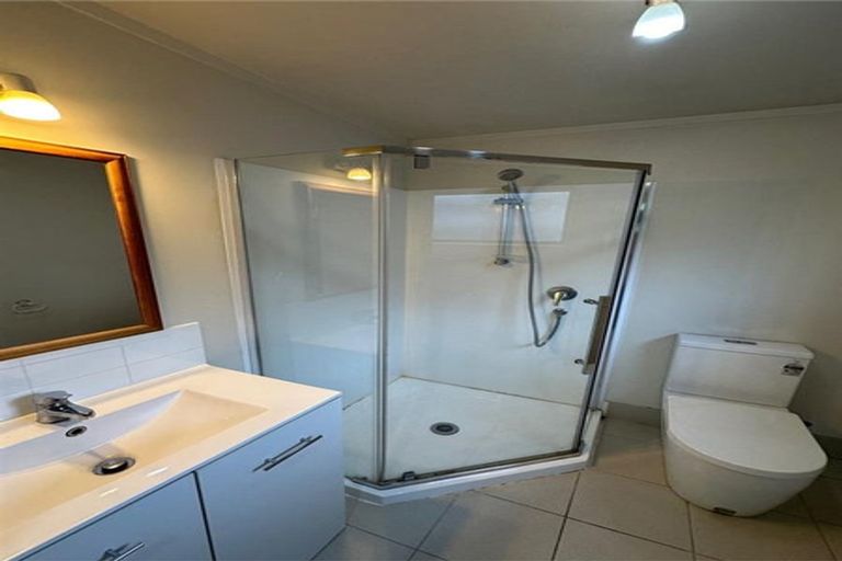 Photo of property in 72 Kervil Avenue, Te Atatu Peninsula, Auckland, 0610