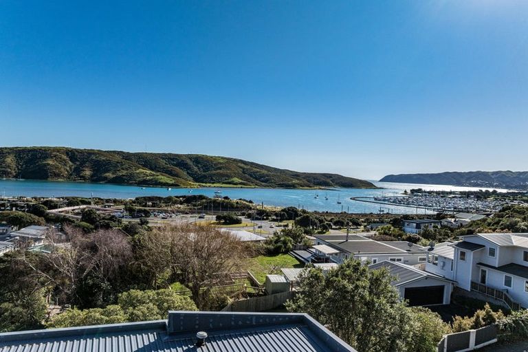Photo of property in 8a Kiriwai Road, Paremata, Porirua, 5024