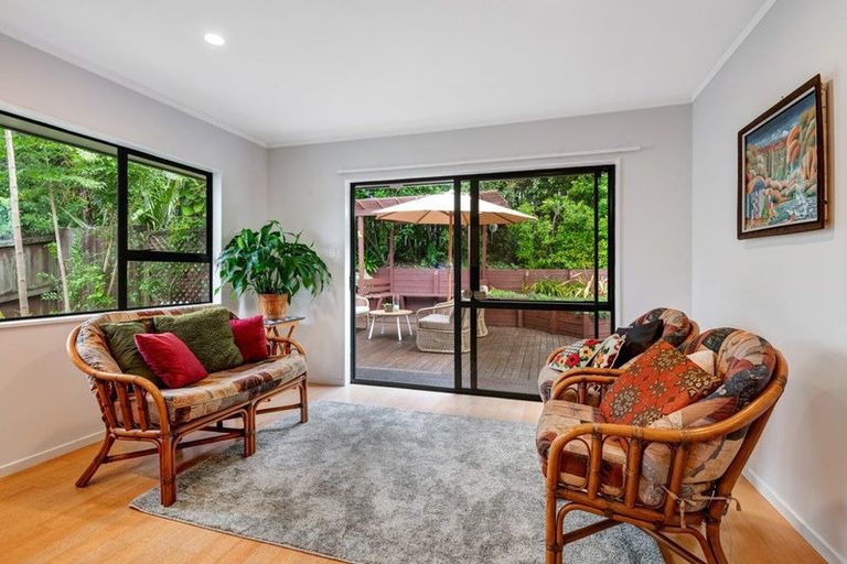Photo of property in 32 Unsworth Drive, Unsworth Heights, Auckland, 0632