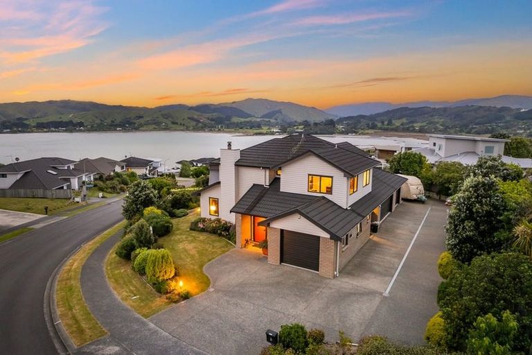 Photo of property in 24 The Masthead, Whitby, Porirua, 5024