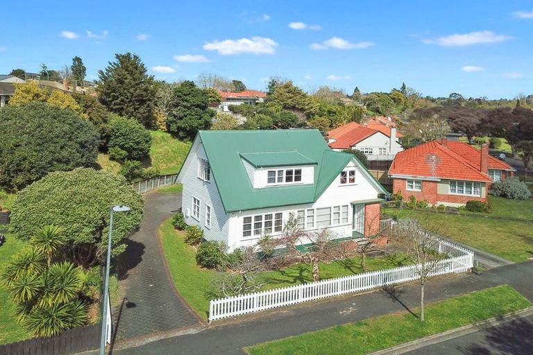 Photo of property in 1 Jellicoe Drive, Hamilton East, Hamilton, 3216