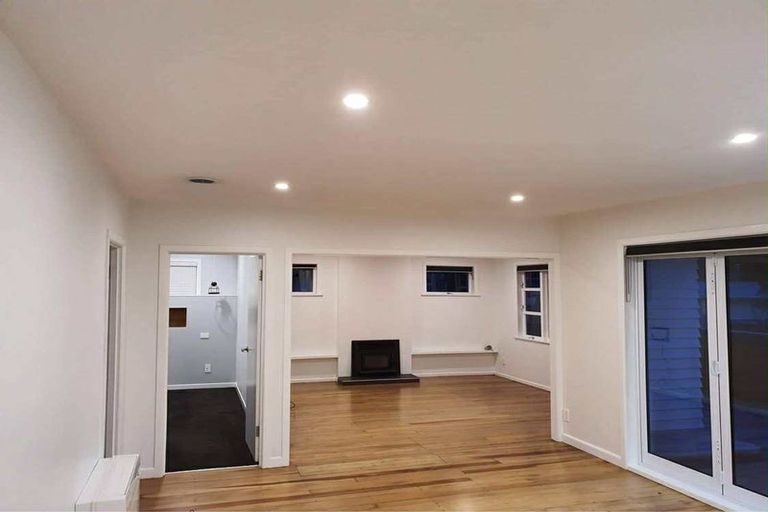 Photo of property in 12 Alston Avenue, Kelston, Auckland, 0602