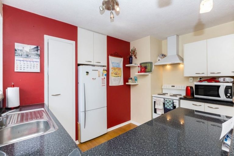 Photo of property in 49 Oakley Crescent, Hornby, Christchurch, 8042