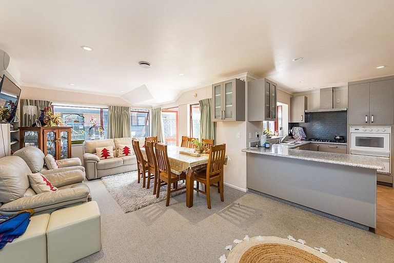 Photo of property in 14 Montana Way, Milson, Palmerston North, 4414