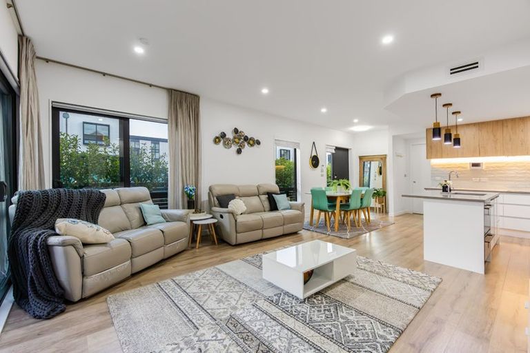Photo of property in 8 Windlass Street, Long Bay, Auckland, 0630
