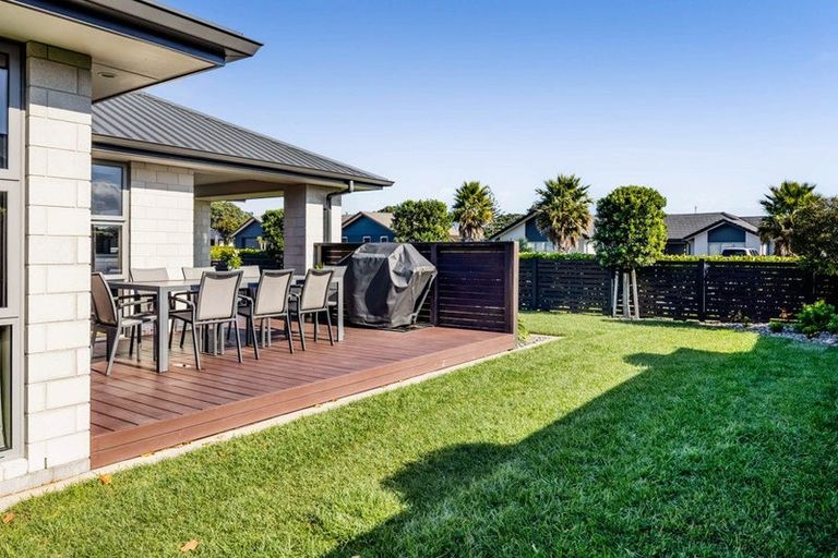 Photo of property in 52 Links Drive, Waiwhakaiho, New Plymouth, 4312