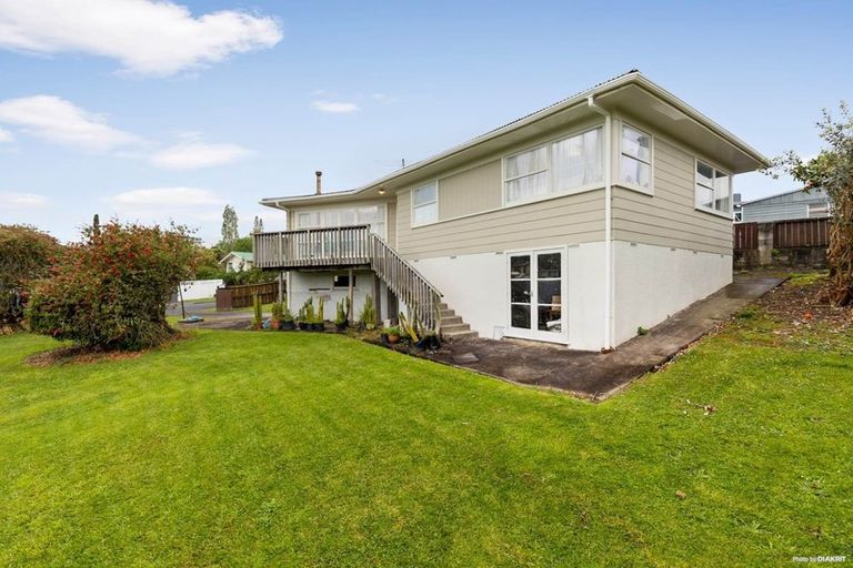 Photo of property in 25 Meilland Place, Glen Eden, Auckland, 0602