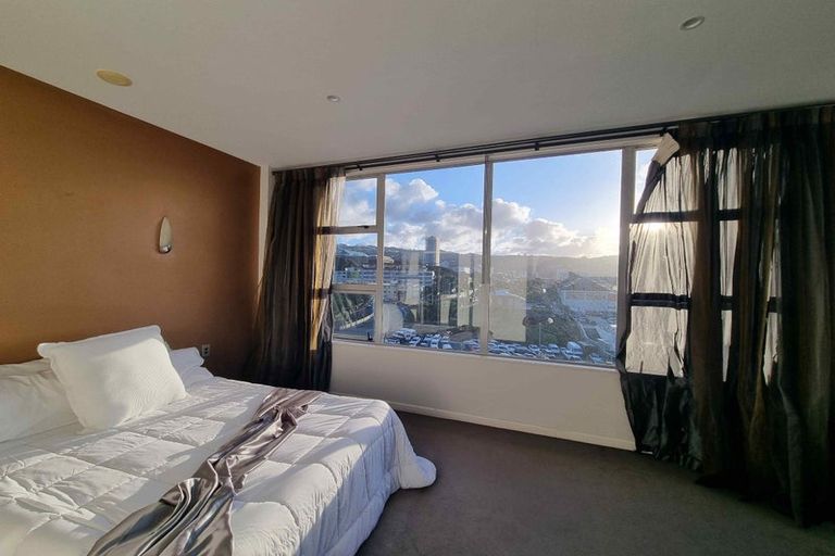 Photo of property in Grandstand Apartments, 38/80 Kent Terrace, Mount Victoria, Wellington, 6011