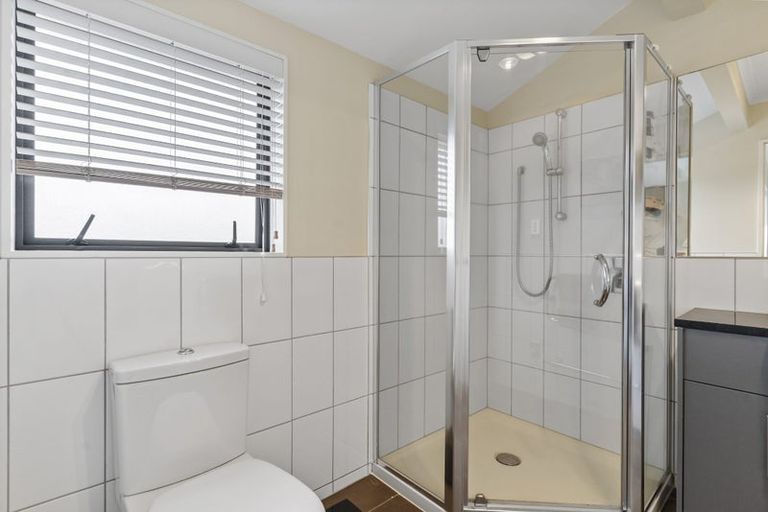 Photo of property in 28 Ina Ville Drive, Pukekohe, 2120