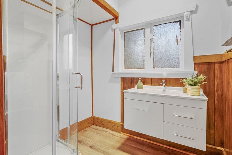 Photo of property in 94 Rattray Street, Riccarton, Christchurch, 8041