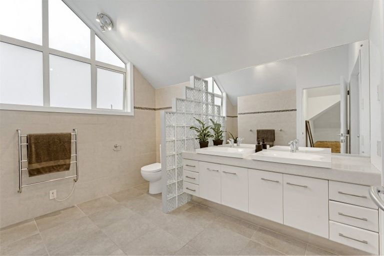 Photo of property in 1b Adrienne Place, Onehunga, Auckland, 1061