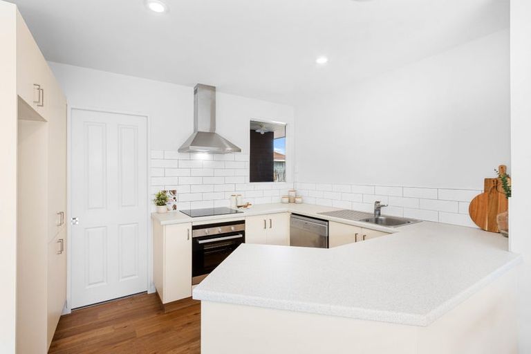 Photo of property in 17b Division Street, Riccarton, Christchurch, 8041