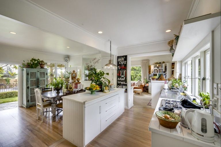 Photo of property in 56 Lucknow Road, Havelock North, 4130