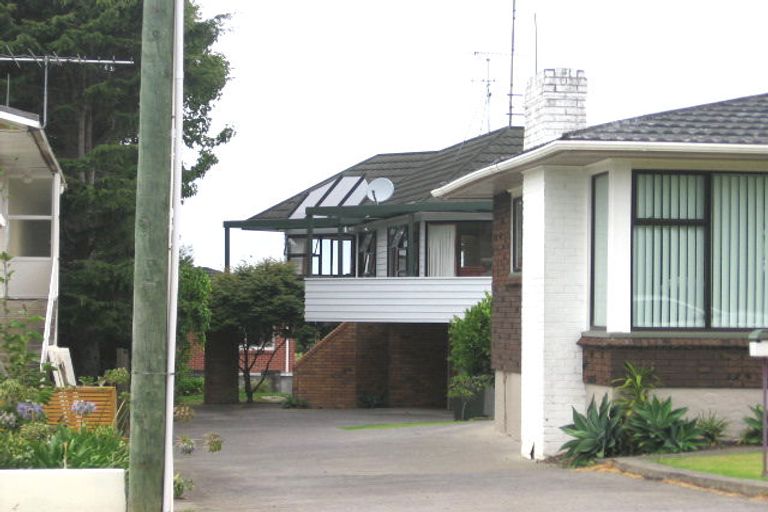Photo of property in 1/22 Holland Road, Hillcrest, Auckland, 0627