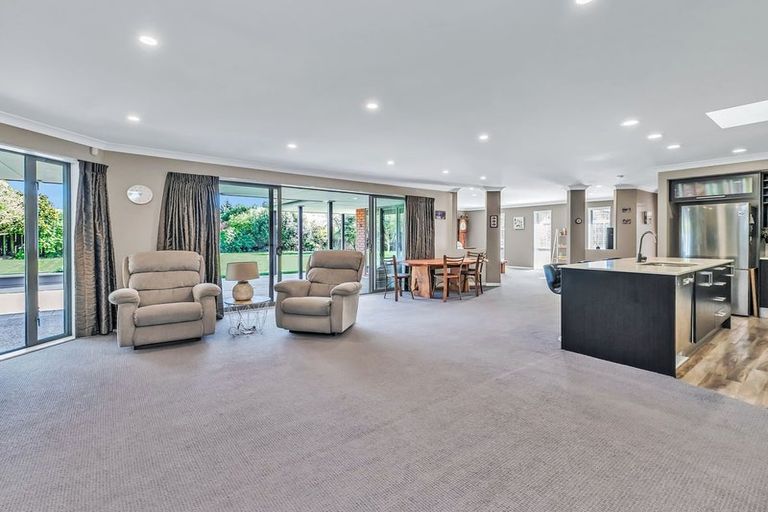 Photo of property in 4 Perrin Place, Darfield, 7510