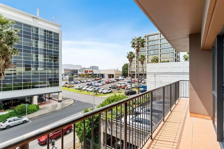 Photo of property in The Rennaissance, 5j/18 Ronwood Avenue, Manukau, Auckland, 2104