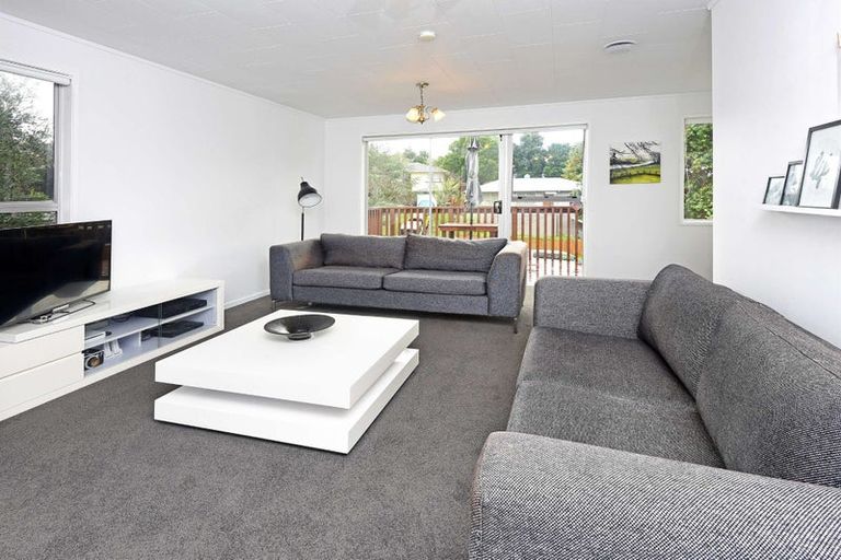 Photo of property in 16 Temuri Place, Glendene, Auckland, 0602