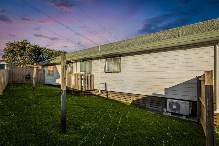 Photo of property in 11 Killygordon Place, Massey, Auckland, 0614