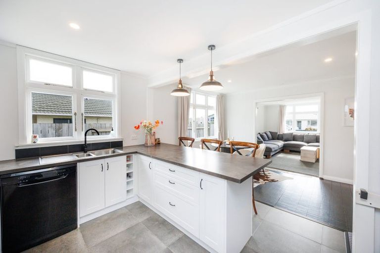 Photo of property in 12 Rata Street, Roslyn, Palmerston North, 4414