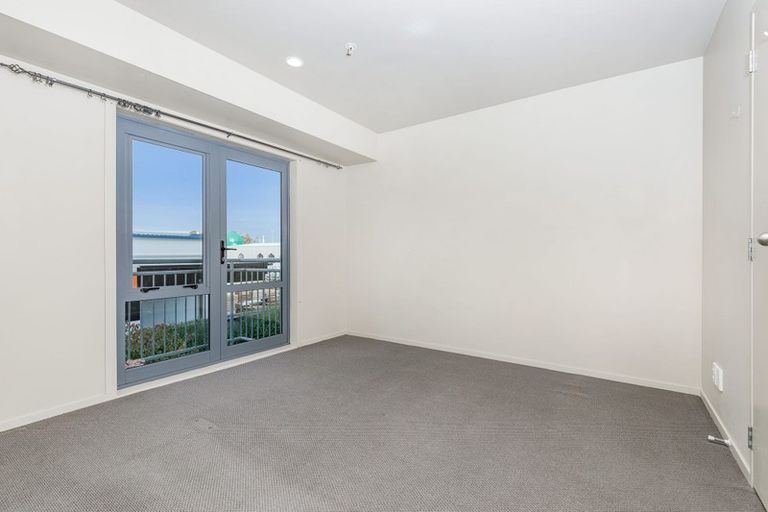Photo of property in 2o/10 Crown Lynn Place, New Lynn, Auckland, 0600