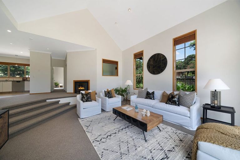 Photo of property in 3 Napuka Road, Henderson Valley, Auckland, 0612