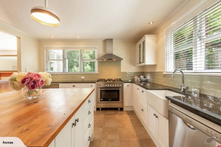 Photo of property in 114 Donald Street, Karori, Wellington, 6012