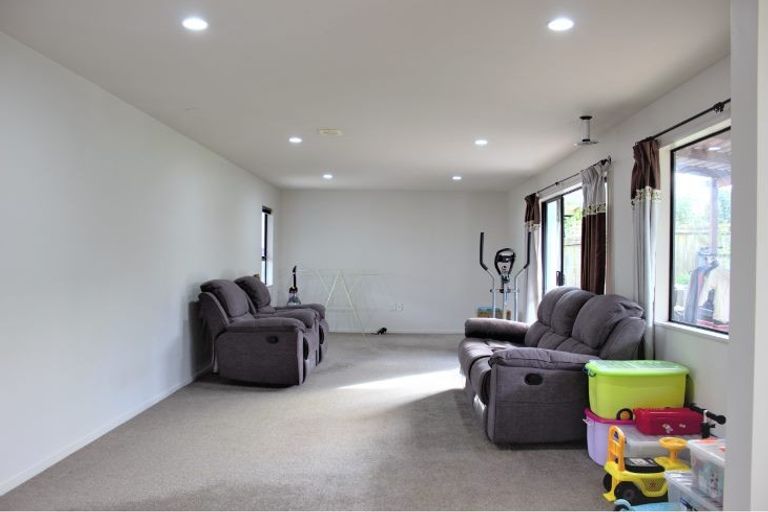 Photo of property in 6 Tokay Place, Huapai, Kumeu, 0810