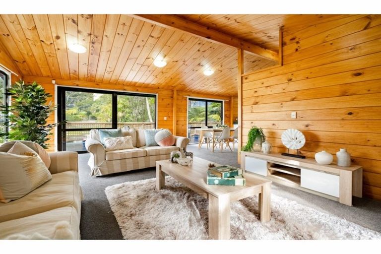 Photo of property in 27 Wirihana Road, Titirangi, Auckland, 0604