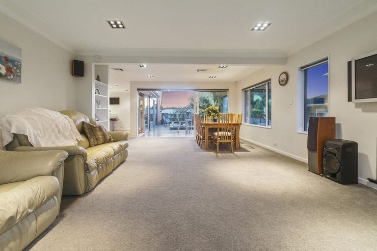 Photo of property in 444 Old Te Atatu Road, Te Atatu Peninsula, Auckland, 0610