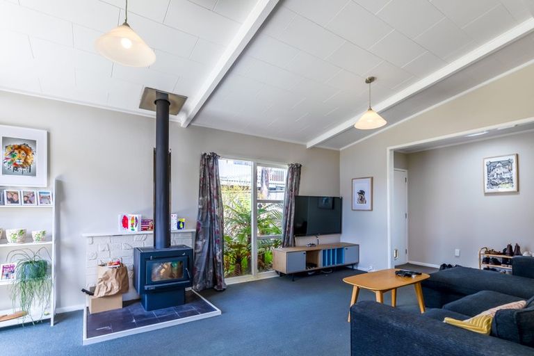 Photo of property in 21 South Lynn Road, Titirangi, Auckland, 0604