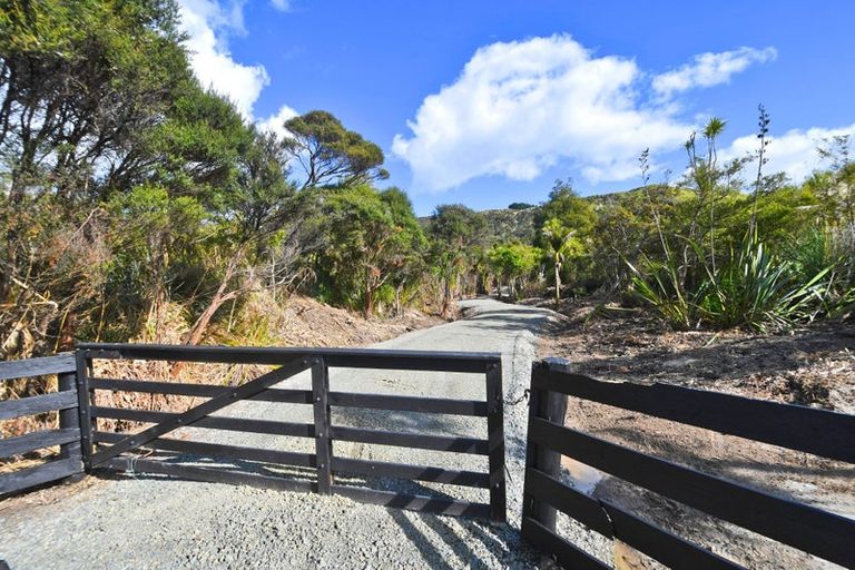 Photo of property in 495 Rahuikiri Road, Tomarata, Wellsford, 0972