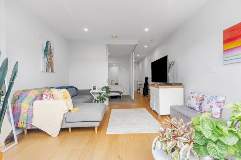 Photo of property in Frank Sargeson Apts, 5/74g Anzac Street, Takapuna, Auckland, 0622