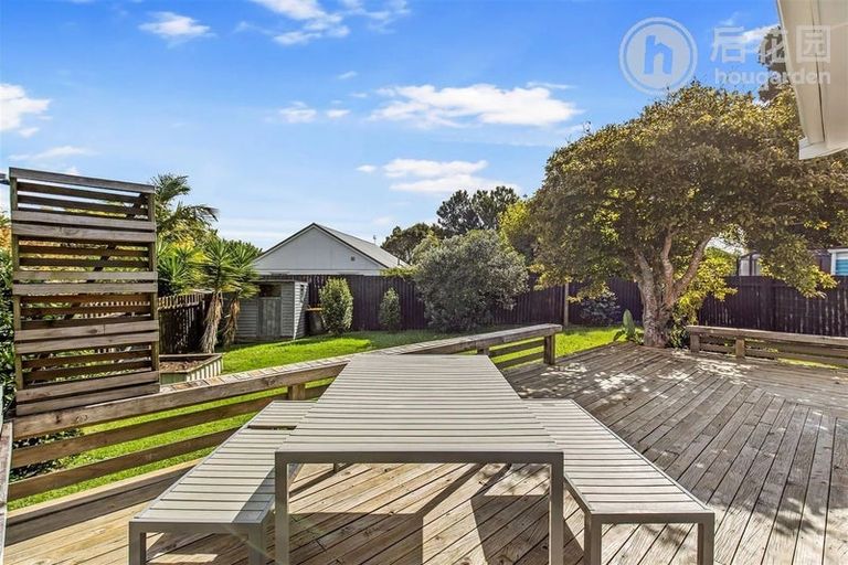 Photo of property in 15 Saffron Street, Birkdale, Auckland, 0626