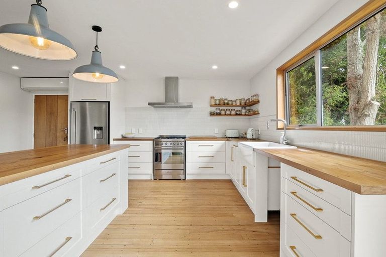 Photo of property in 18 Marion Street, Macandrew Bay, Dunedin, 9014