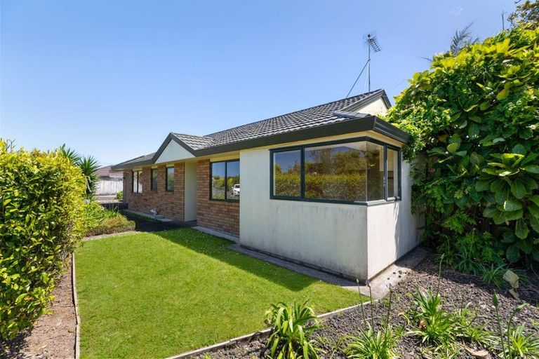 Photo of property in 10 Magnolia Drive, Waiuku, 2123