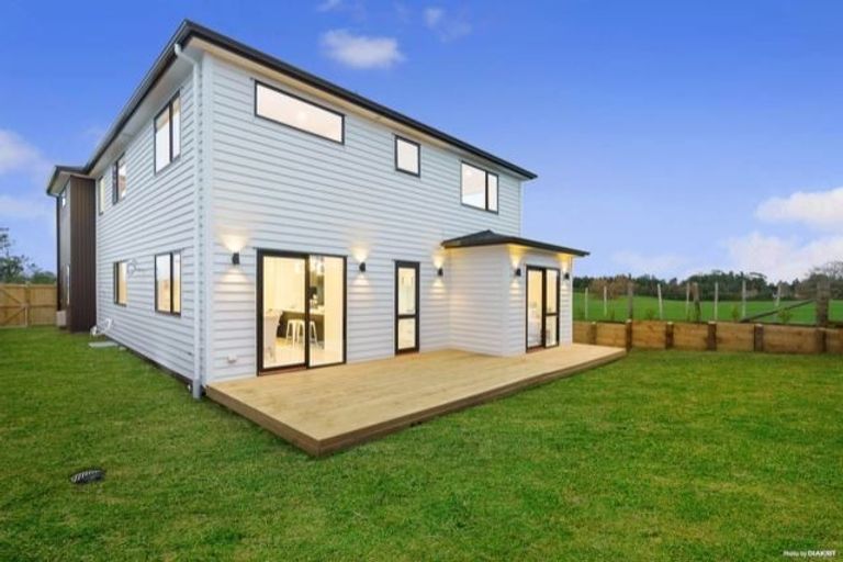 Photo of property in 2 Fjord Way, Karaka, Papakura, 2113