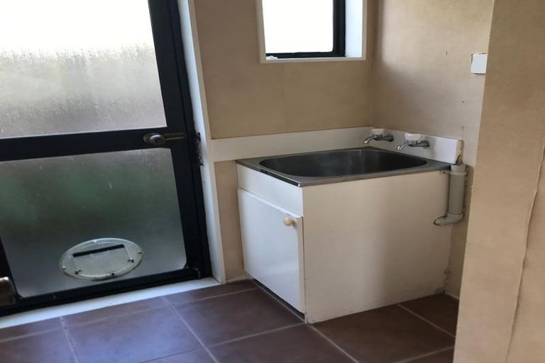 Photo of property in 3/75 Stanley Road, Glenfield, Auckland, 0629