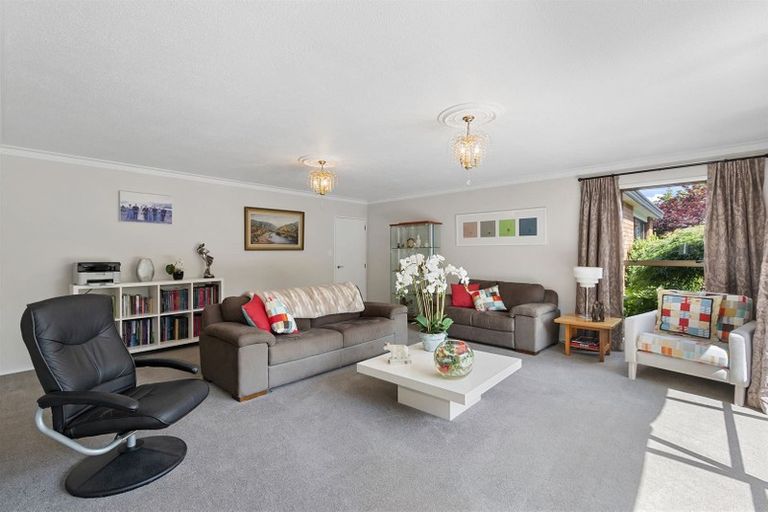 Photo of property in 21 Cricklewood Place, Avonhead, Christchurch, 8042