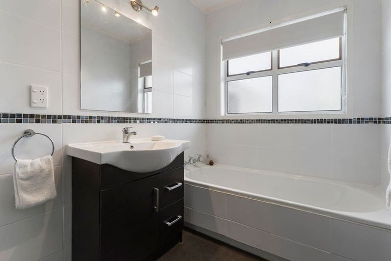 Photo of property in 3/39 Eversleigh Road, Belmont, Auckland, 0622