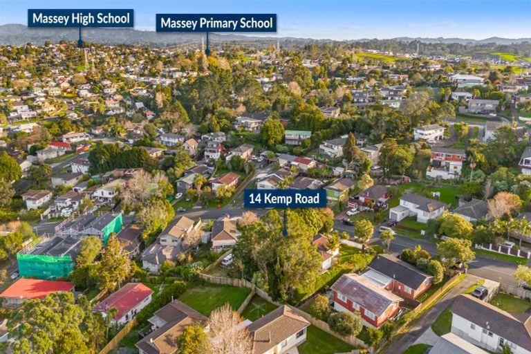 Photo of property in 14 Kemp Road, Massey, Auckland, 0614