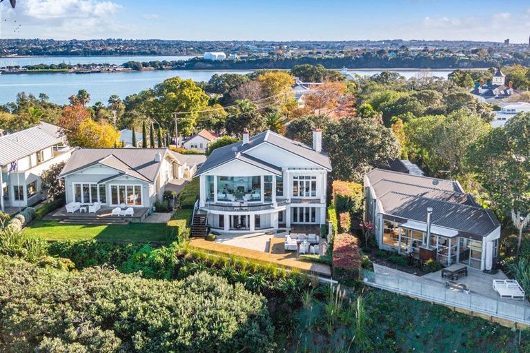 Photo of property in 55 Stanley Point Road, Stanley Point, Auckland, 0624