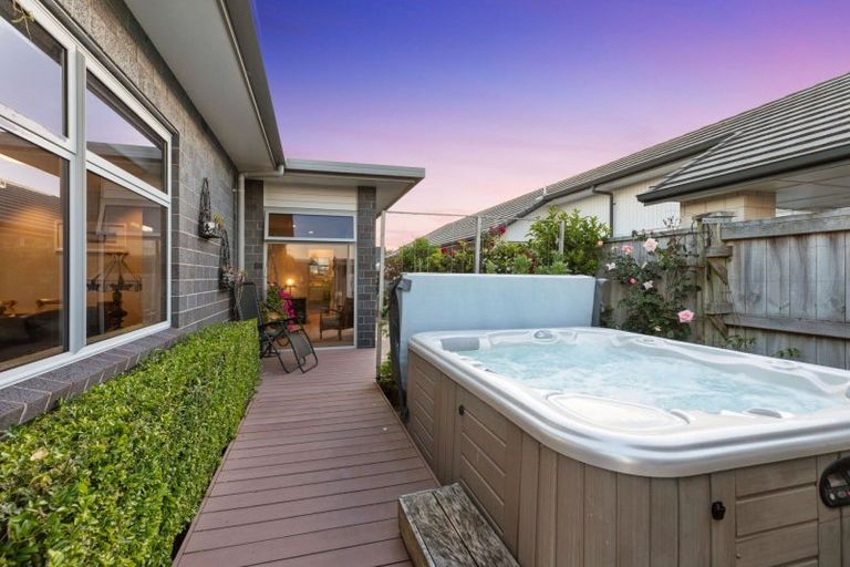 Photo of property in 56 Cassinia Close, Papamoa Beach, Papamoa, 3118