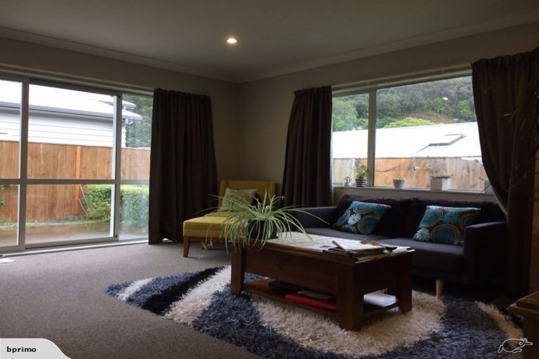Photo of property in 28 Poppy Watts Grove, Stokes Valley, Lower Hutt, 5019